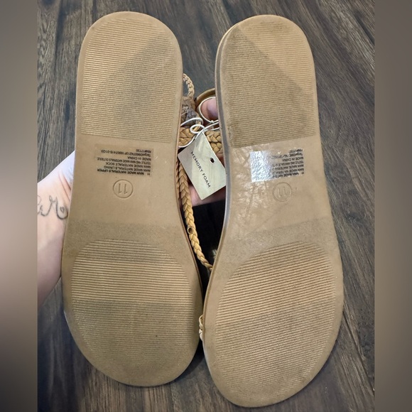 Universal Threads Tan Braided Sandals with Pearls NWT size 11 - Picture 3 of 3